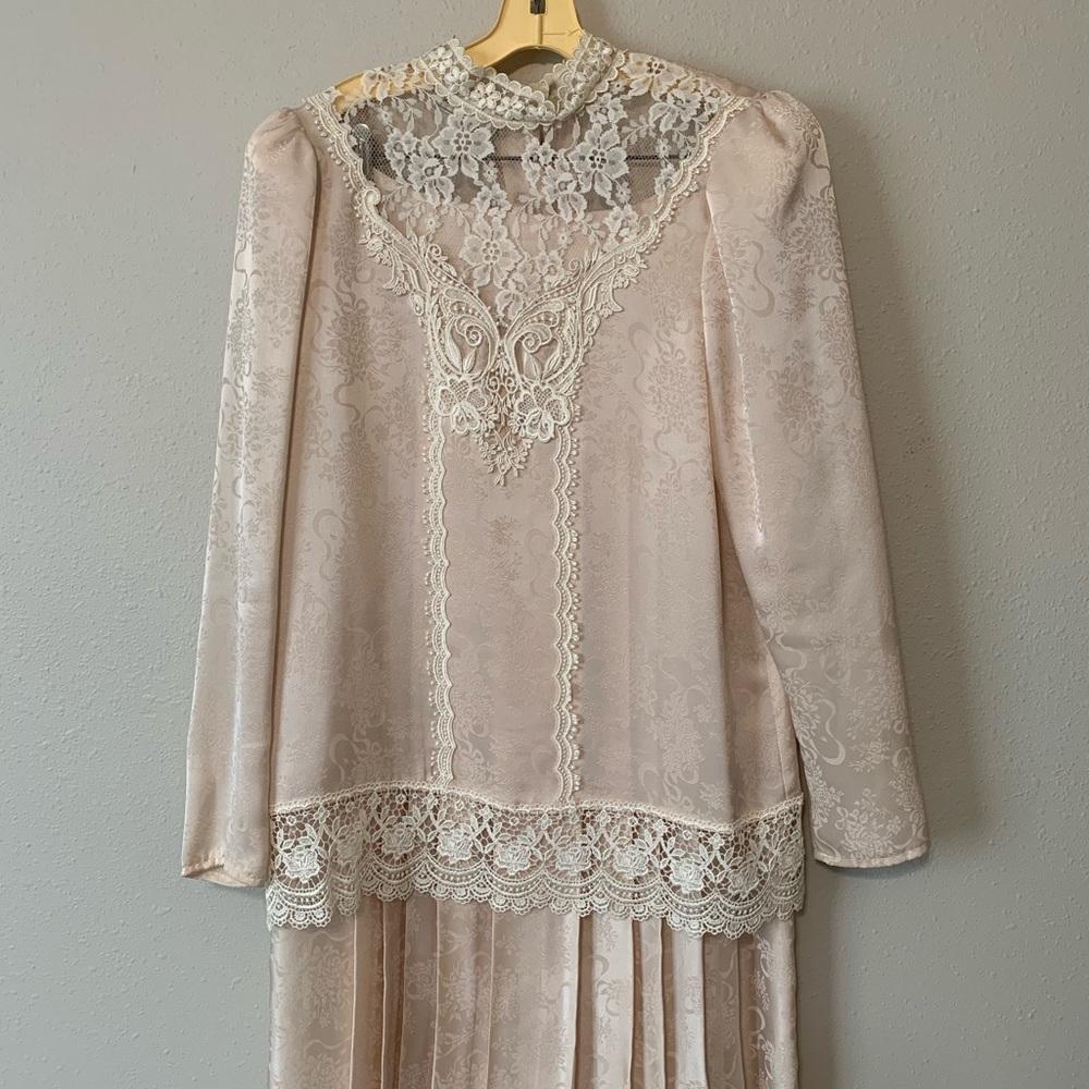 VINTAGE Scott McClintock Cream Lace Top and Pleated Dress Skirt